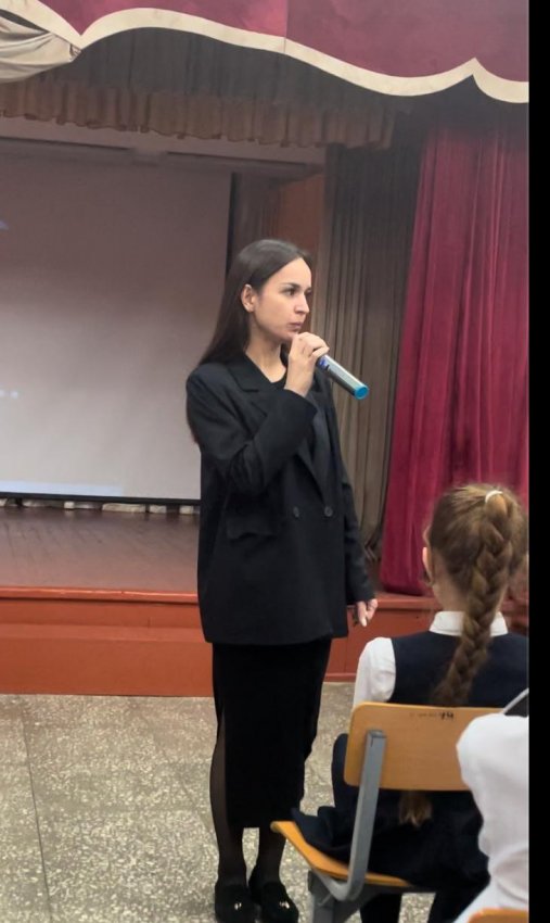 18. 11.2024 г. с учащимися  5 -7 х классов был проведен классный час на тему: "Культура приема пищи" с целью воспитания у учащихся культуры питания и поведения за столом.
