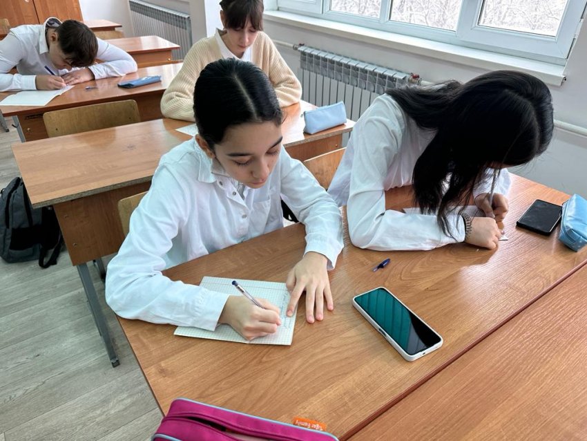 Лекция «Я знаю правила правильного питания»  Лекция помогла учащимся расширить и закрепить знания о принципах правильного питания. Ребята поняли, что сбалансированный и регулярный рацион способствует укреплению здоровья, повышению работоспособности.